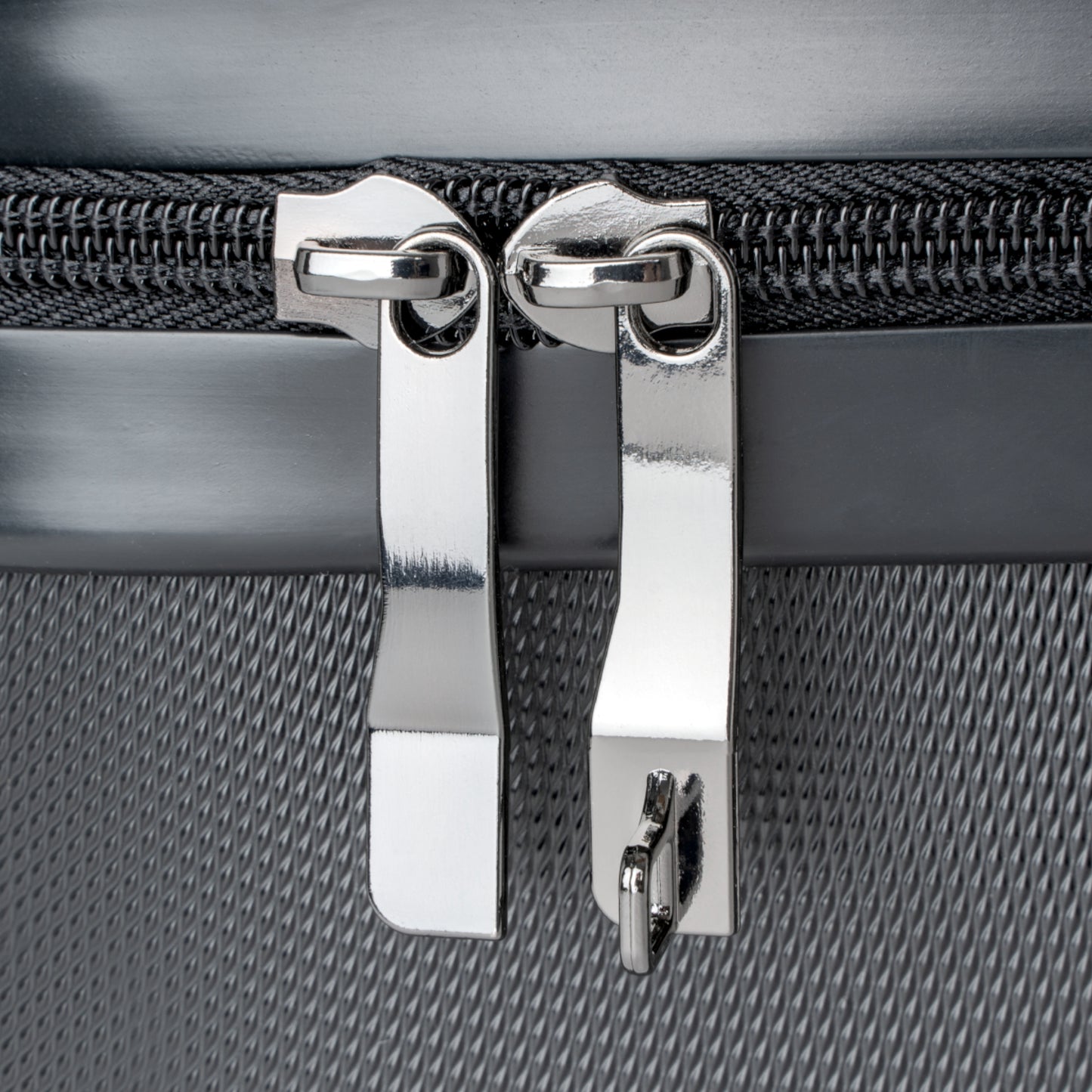 Ascension Voyager Luxe Suitcase (PEACE B)